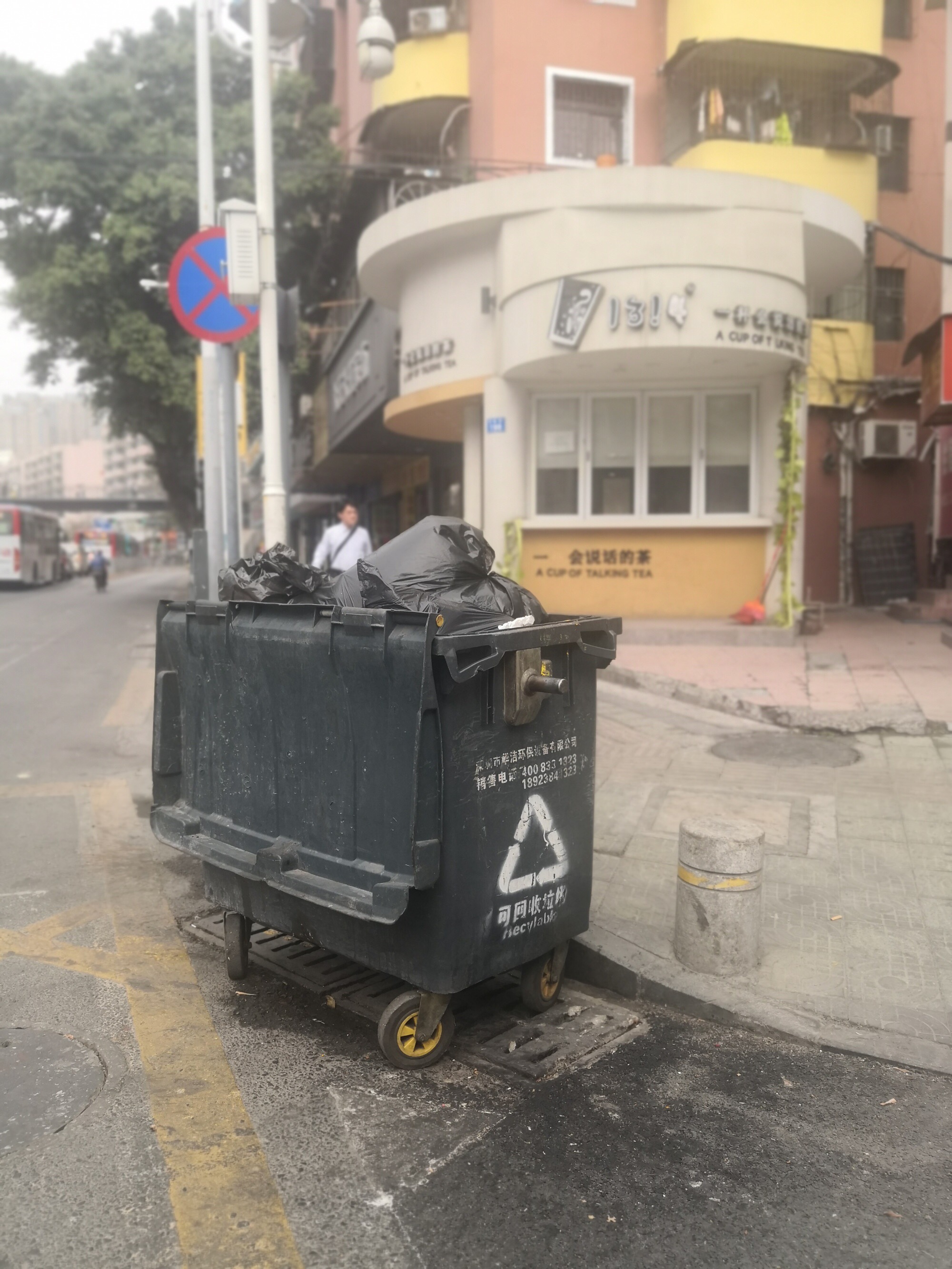 機(jī)動(dòng)車在小區(qū)行車道上停放