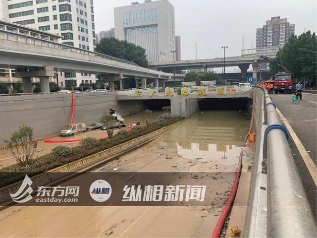 位于拱康路與平煉路的道路交叉口位置