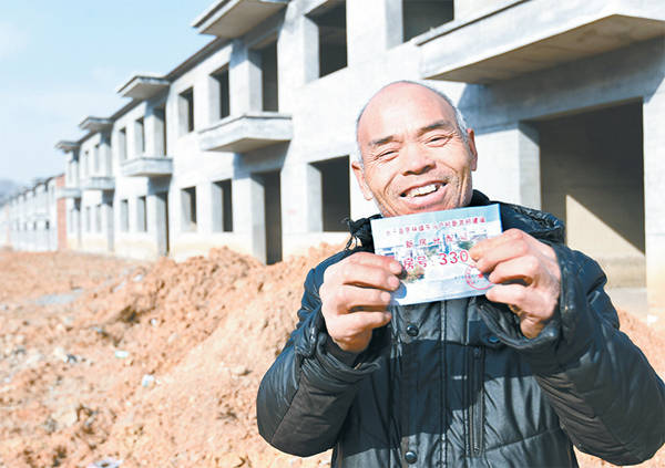 爭取讓村民全部安心住進回遷房