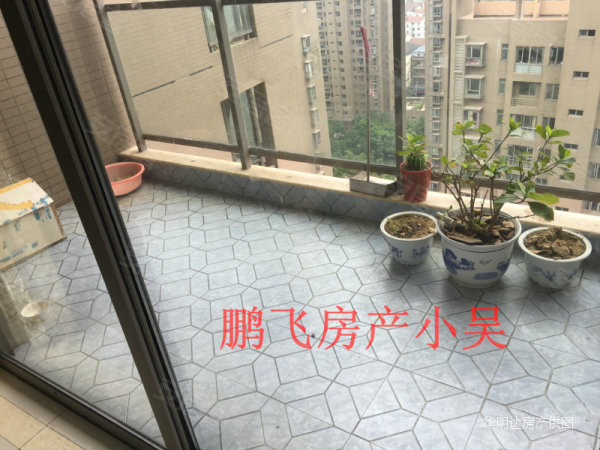 兩套房的租客均為附近余華嶺片的拆遷戶(hù)